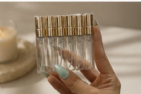 علبه عطر فاضيه حجم صغير غطاي ذهبيه
